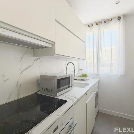 Unique One-bedroom Near The Arc De Triomphe Parigi